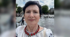 жінка, вишиванка