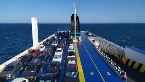 Автомобілі зі США під час транспортування до України