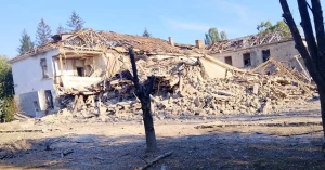 Зруйнована будівля навчального закладу. Фото: Володимир Літвінов