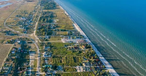 Котеджні поселення у Генічеській Гірці на Арабатській Стрілці. Фото: Google