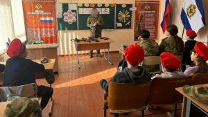 Представники Росгвардії проводять уроки для школярів на лівобережжі Херсонщини