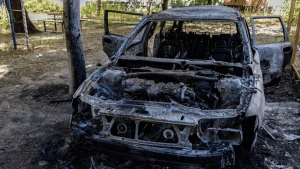 Зображення ілюстративне. Наслідки атаки дрона по автівці у Херсоні. Вересень 2026 року. Фото: Олександра Андрющенка / "Вгору"