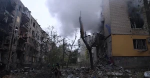 Пошкоджені будинки в Херсоні унаслідок удару російськими авіабомбами / Репортаж "Вгору"
