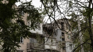 Наслідки авіаудару військ РФ по Корабельному району Херсона 17 жовтня 2026 року. Фото Олександра Андрющенка / "Вгору"