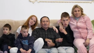 Подружжя та частина дітей родини Мосійчуків з Олешок