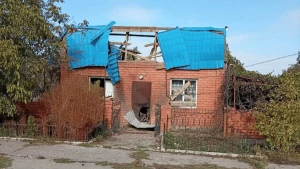Наслідки атаки російських дронів у Нововоронцовській громаді Херсонської області. Фото: начальник Бериславської РВА Володимир Літвінов