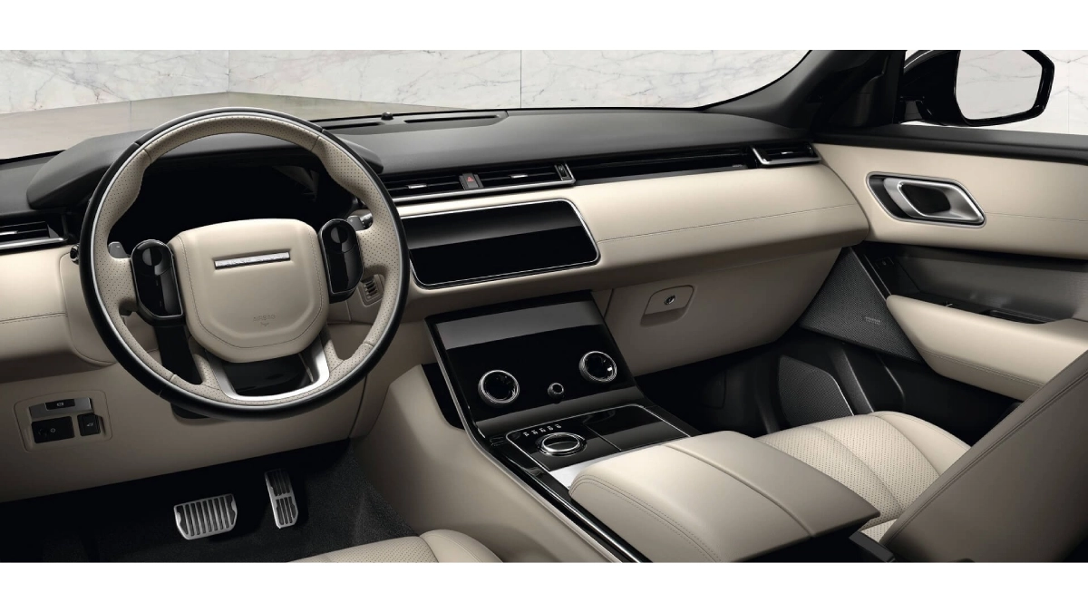 Довершений інтер'єр Range Rover Velar