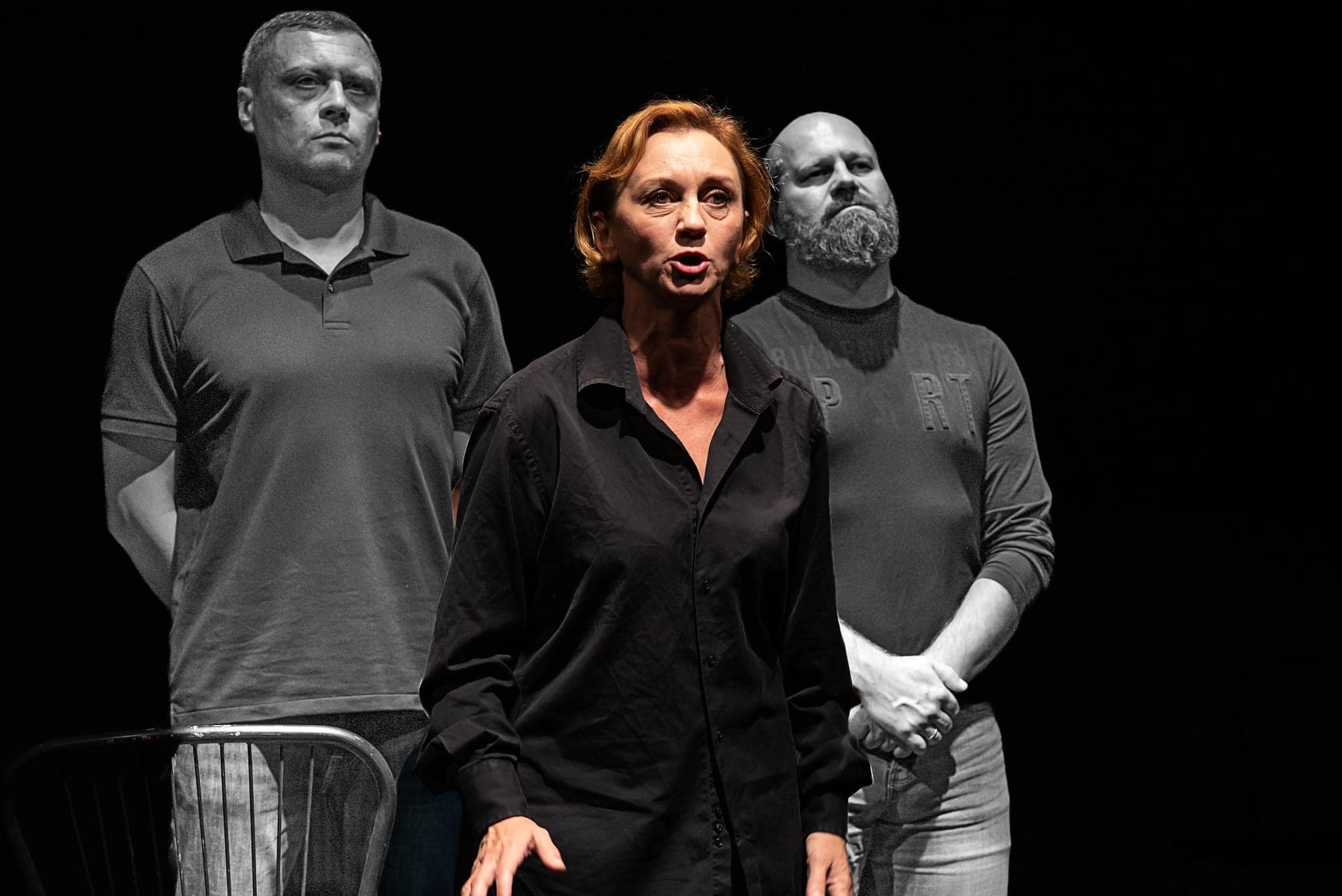 Руслан Вишневецький, Римма Зюбіна та Сергій Михайловський у виставі «Лишатися (не) можна»