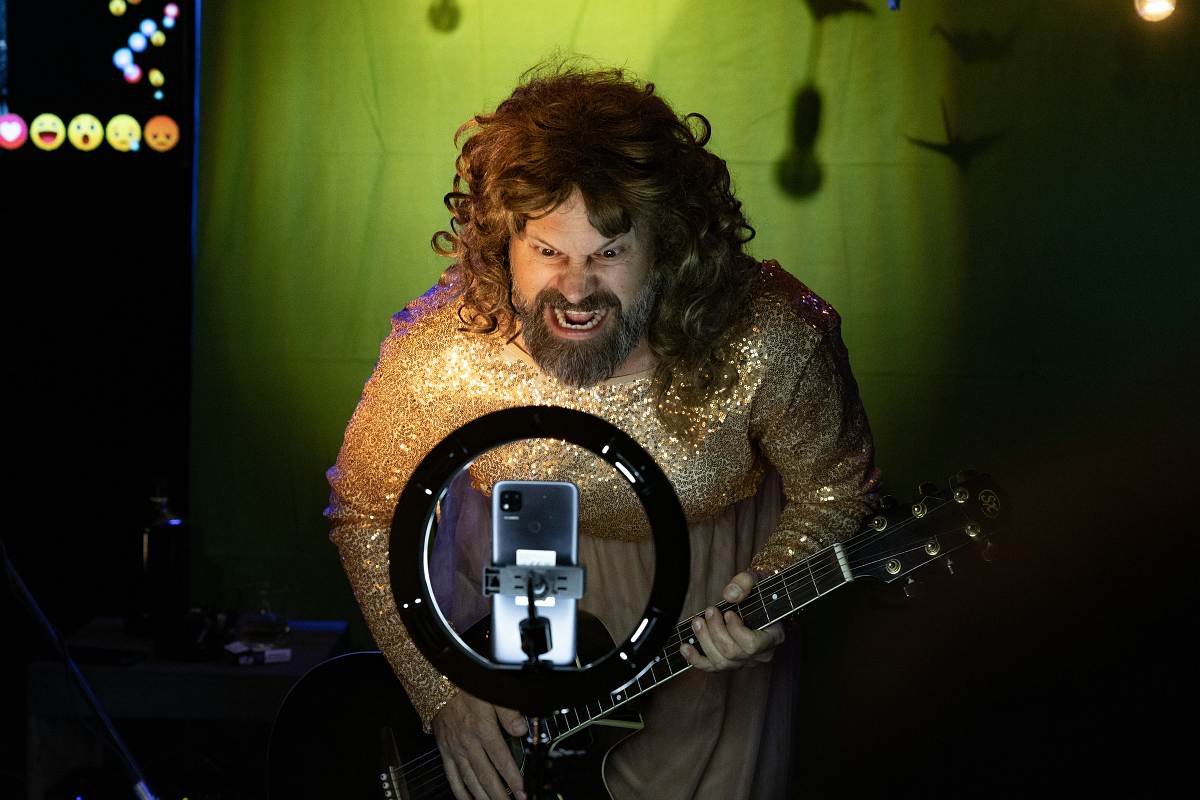 Сергій Михайловський у моновиставі «Ця бісова гірка правда»