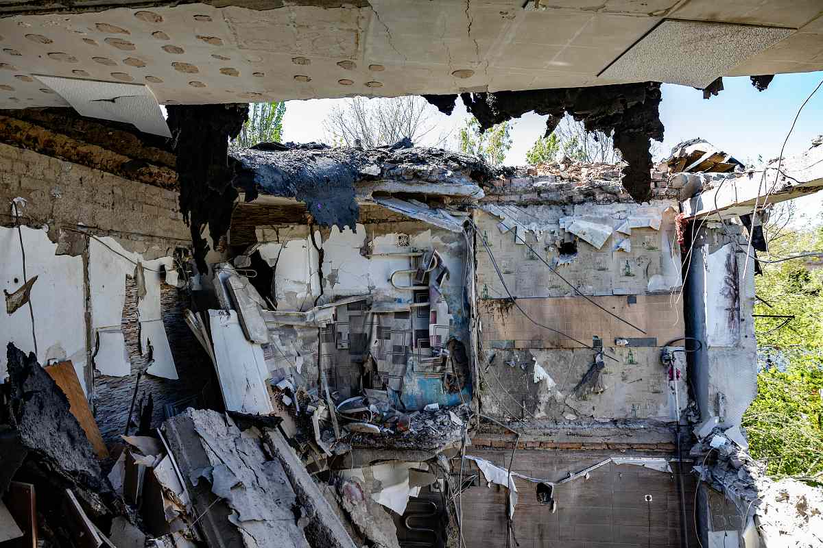 Наслідки влучання КАБу в Херсоні