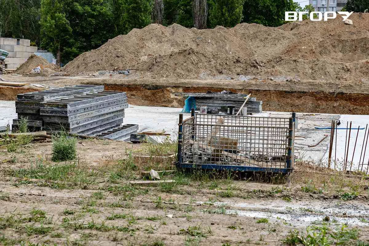 Будівельний майданчик &laquo;підземної школи&raquo; в Херсоні