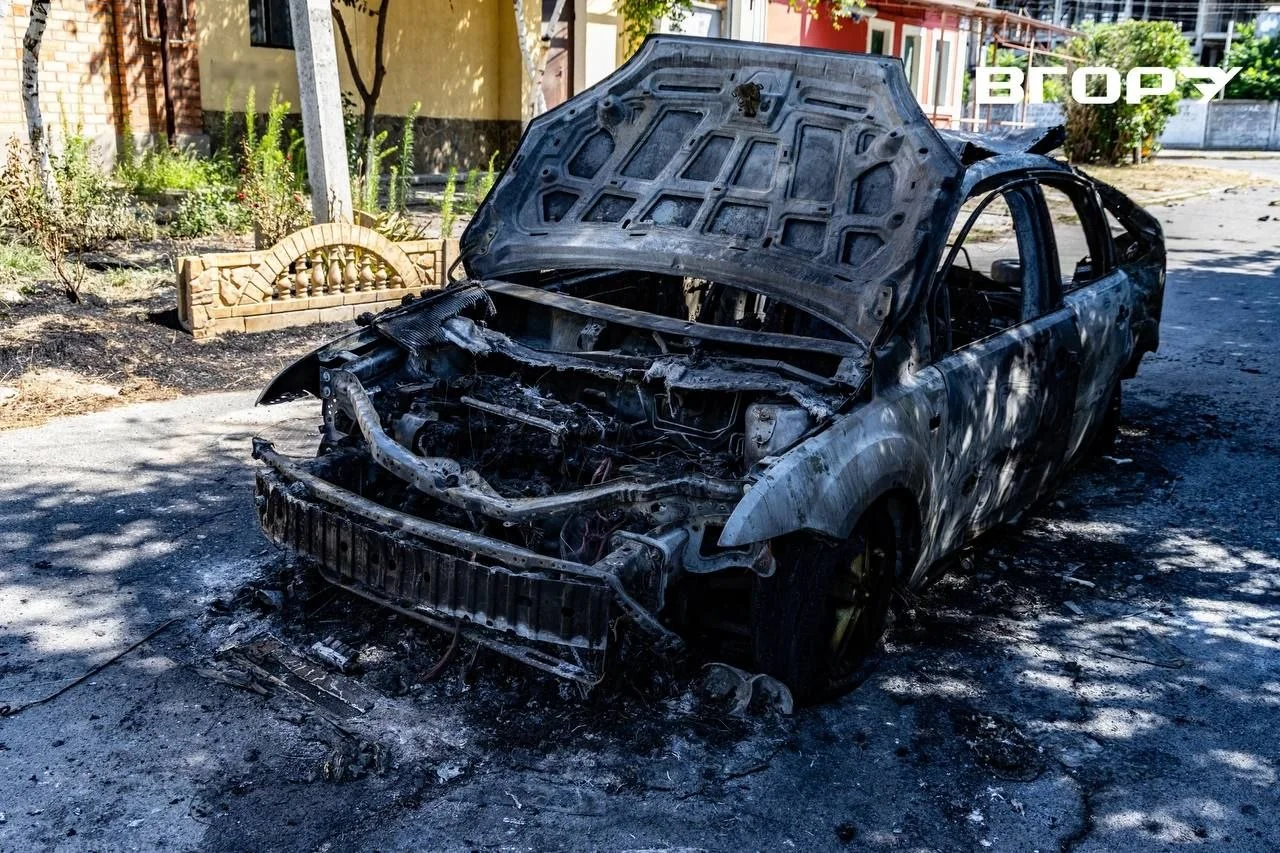 Автомобіль після атаки дрона у Херсоні