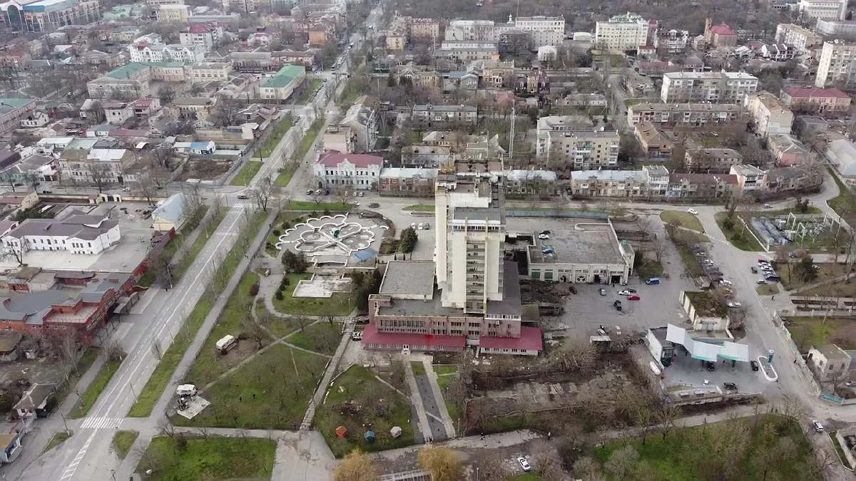 Готель «Фрегат» і фонтан біля нього до війни, зйомки "з висоти пташиного польоту"