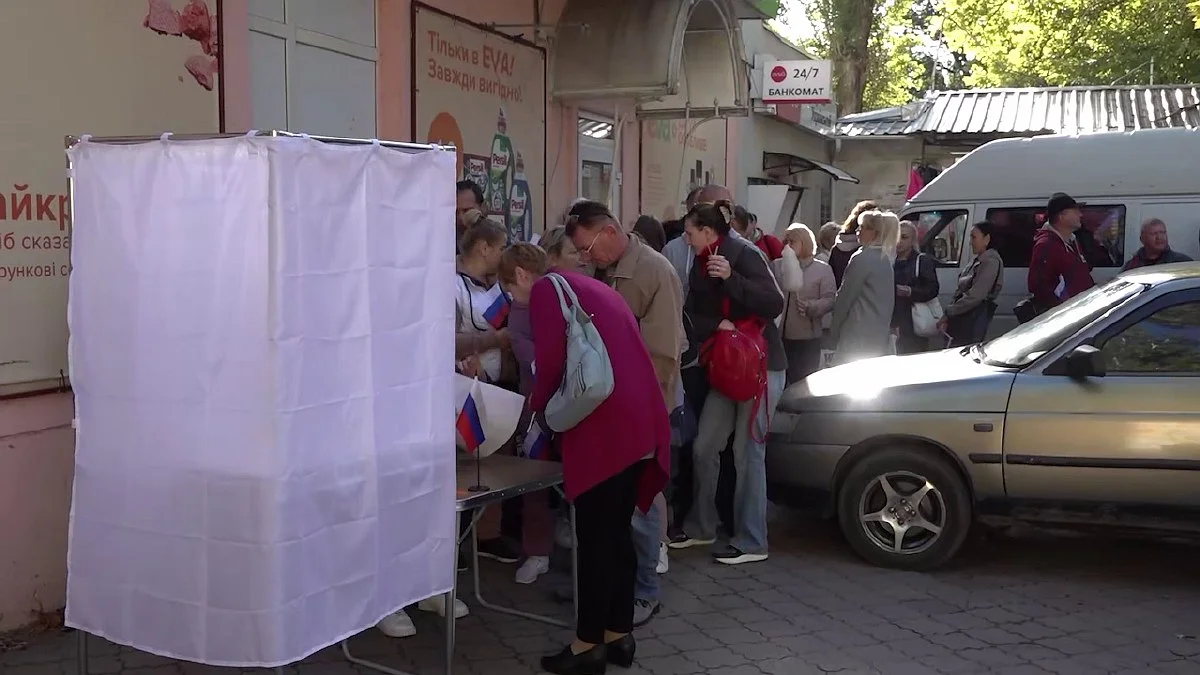 Голосування біля магазину