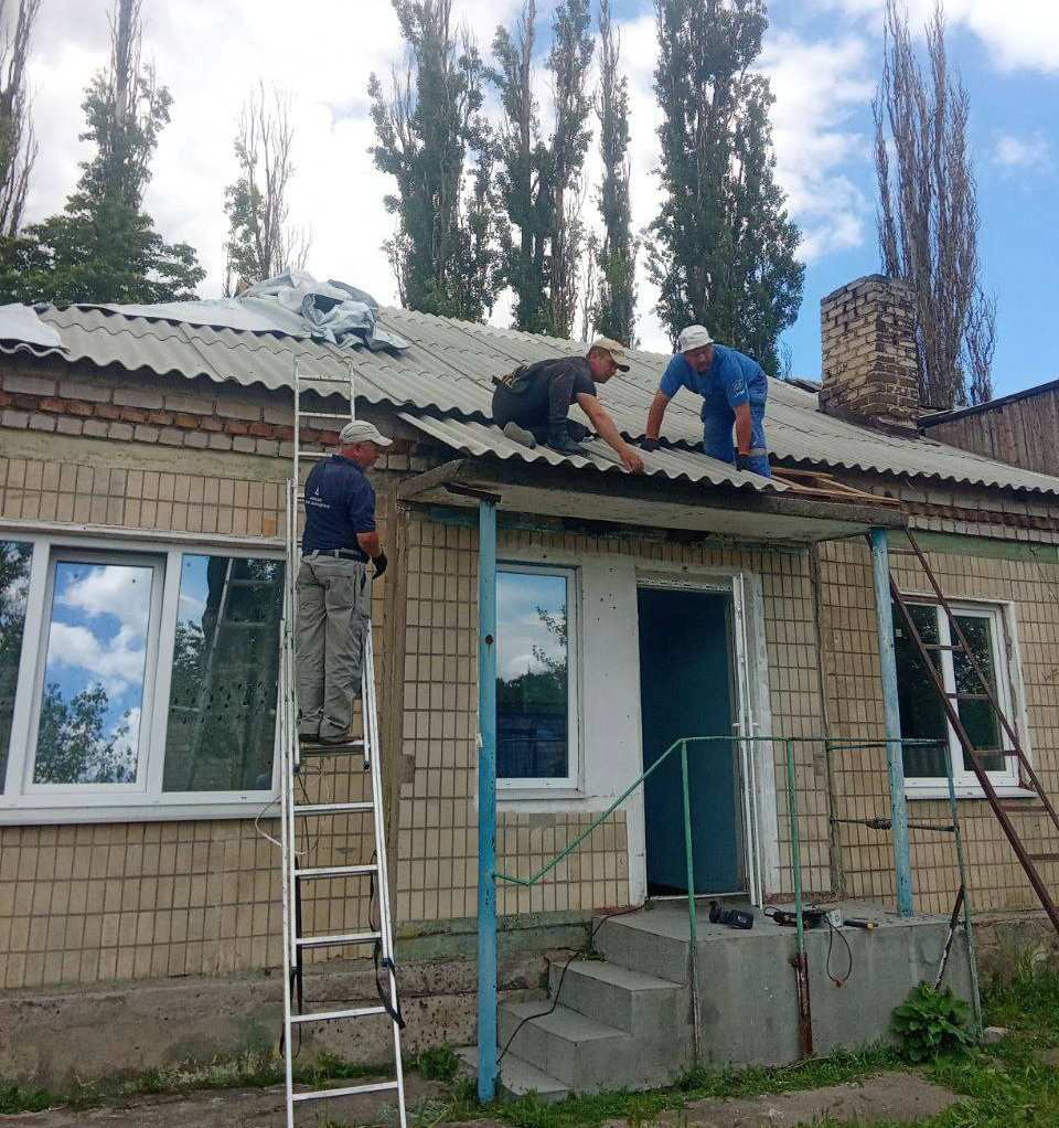 Відновлення даху фельдшерсько-акушерського пункту в Хрещенівці