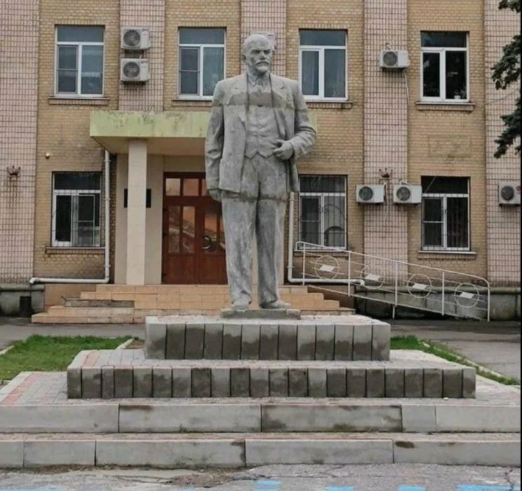 Пам&rsquo;ятник Леніну в окупованому Генічеську (квітень 2022 року)