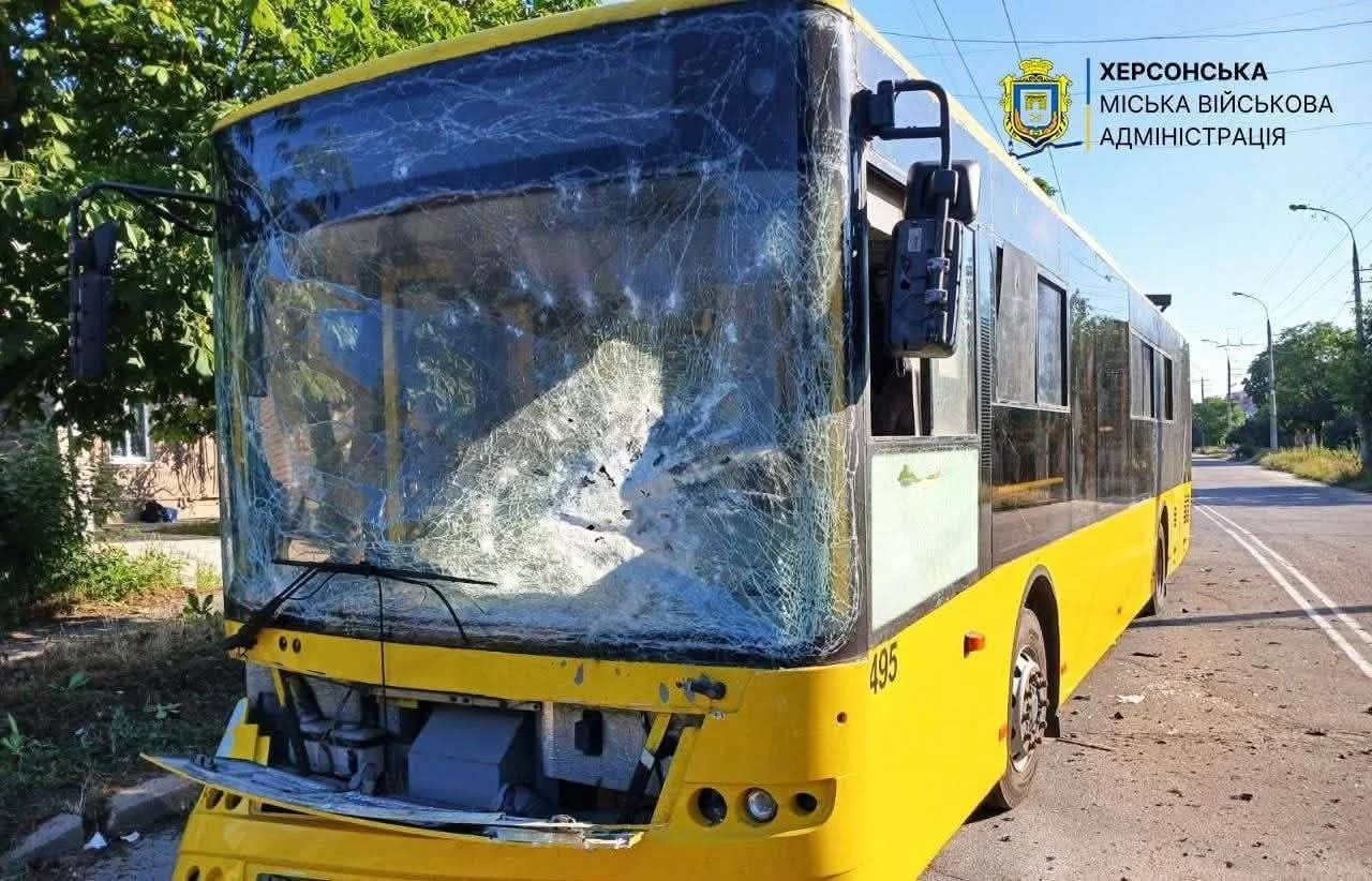 Маршрутний автобус після російської атаки