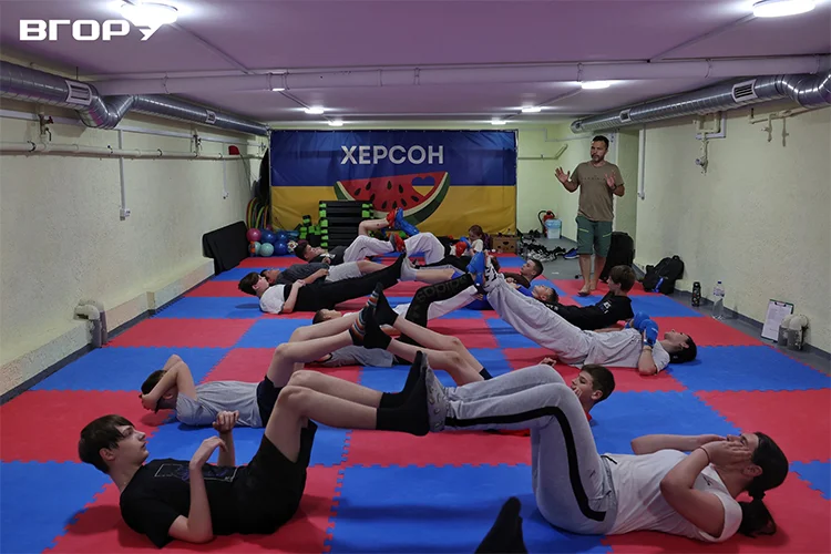 Тренування з карате в херсонському укритті. Фото Олени Гнітецької / &rdquo;Вгору&rdquo;