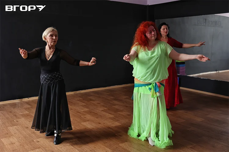 Заняття зі східних танців. Фото Олени Гнітецької  / "Вгору"