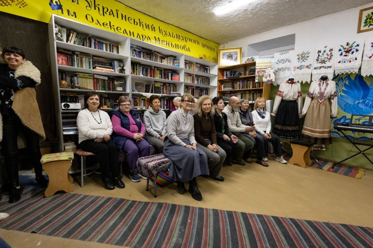 Під звуки музики та обстрілів. Як херсонці танцювали та спілкувалися в укритті