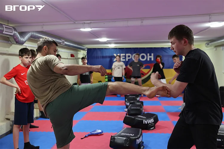 Тренування з карате в херсонському укритті. Фото Олени Гнітецької / &rdquo;Вгору&rdquo;