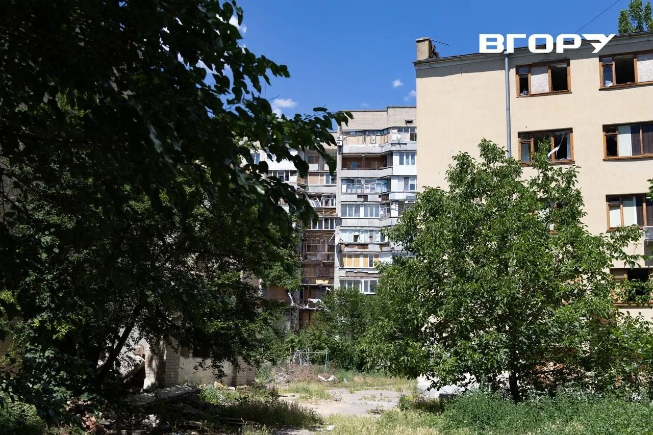 Вибиті вікна багатоповерхівки