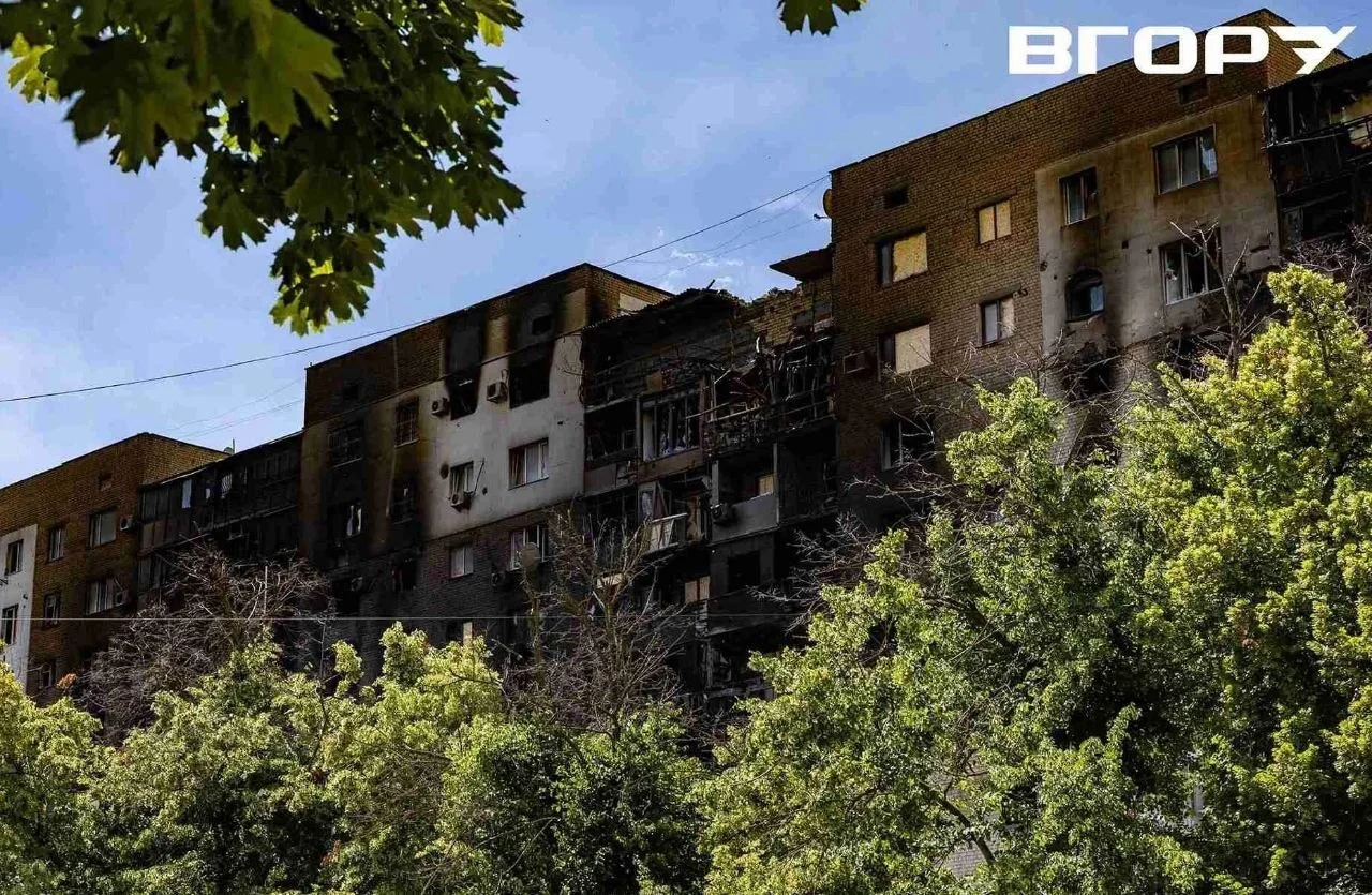 Випалена багатоповерхівка у Херсоні