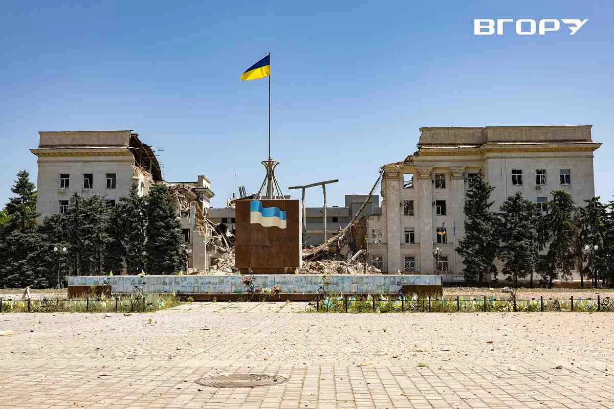 Зруйнована будівля Херсонської ОДА