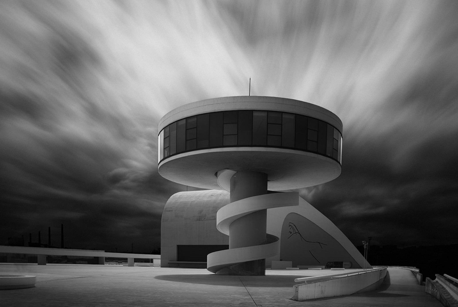 Категорія "Довга експозиція". 3 місце: Michael Richard, “Niemeyer Centro Avilés”