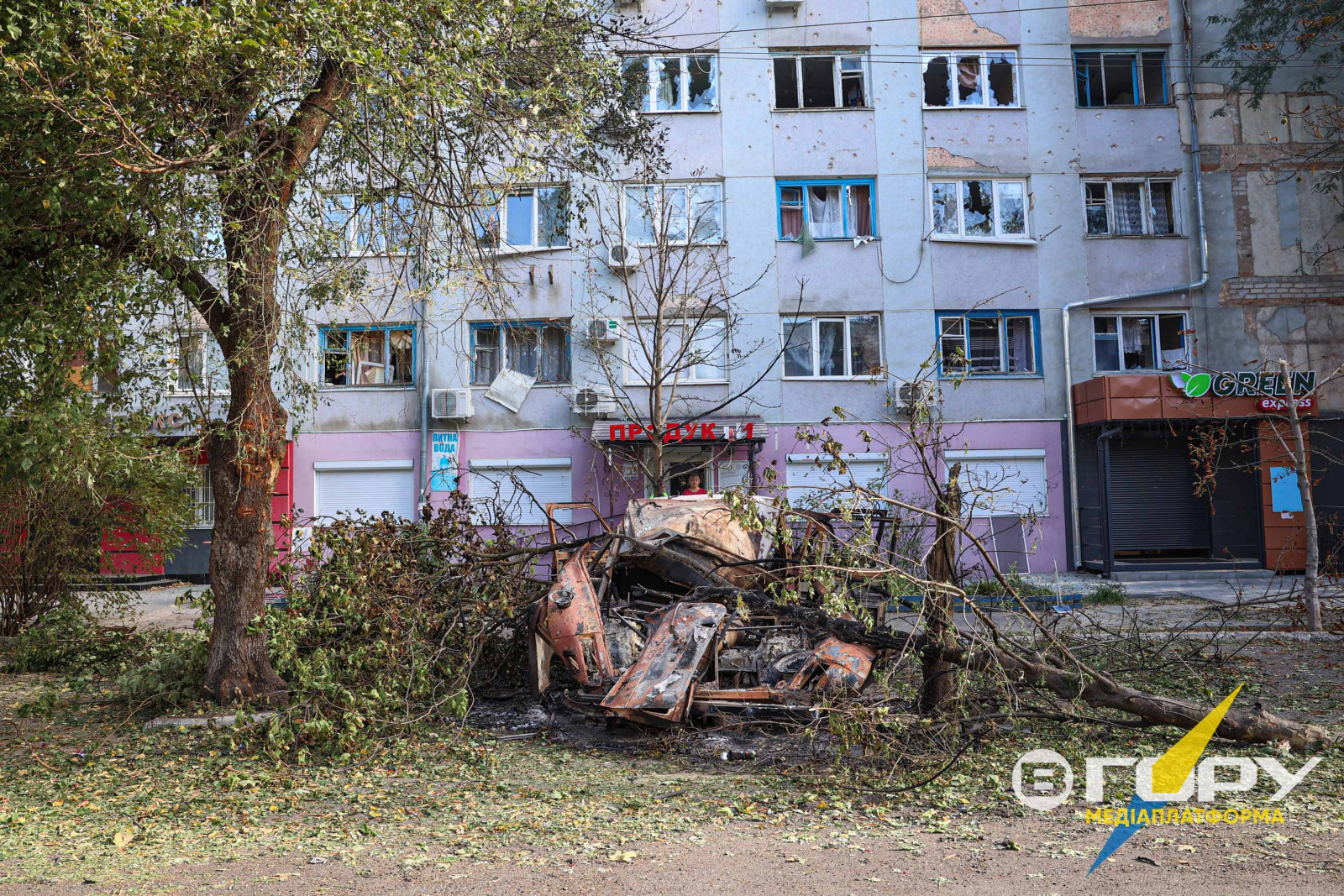 Наразі відомо про трьох загиблих та п'ятьох поранених.