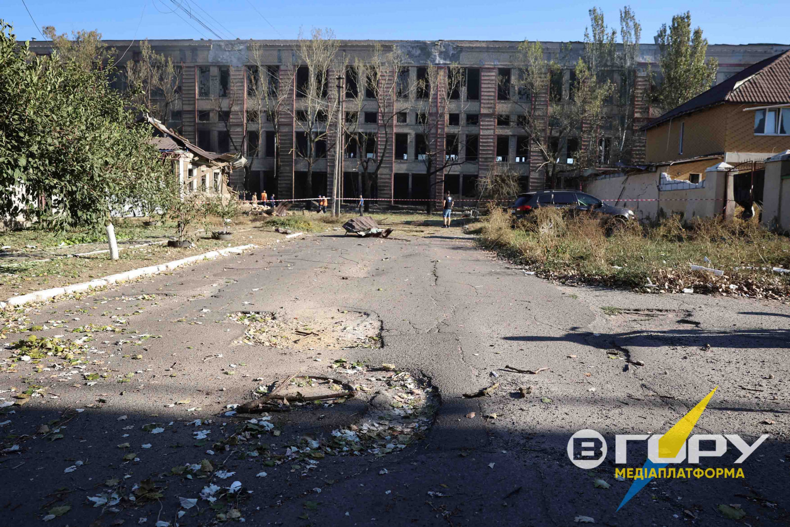 Пізніше, на 13:10 стало відомо про ще одного пораненого. У стані середньої тяжкості до лікарні доставили 38-річного чоловіка.