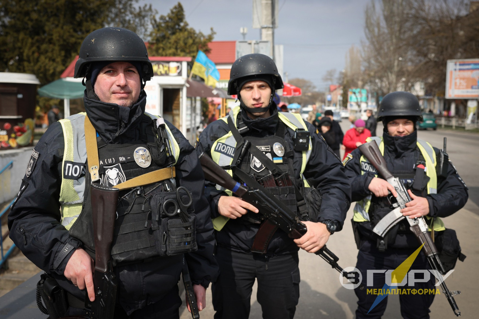 Це комунальники, волонтери, пекарі, лікарі, пожежники, продавці, електрики, зв’язківці, водії громадського транспорту, поліціянти та багато інших фахівців. І, звісно, воїни ЗСУ.