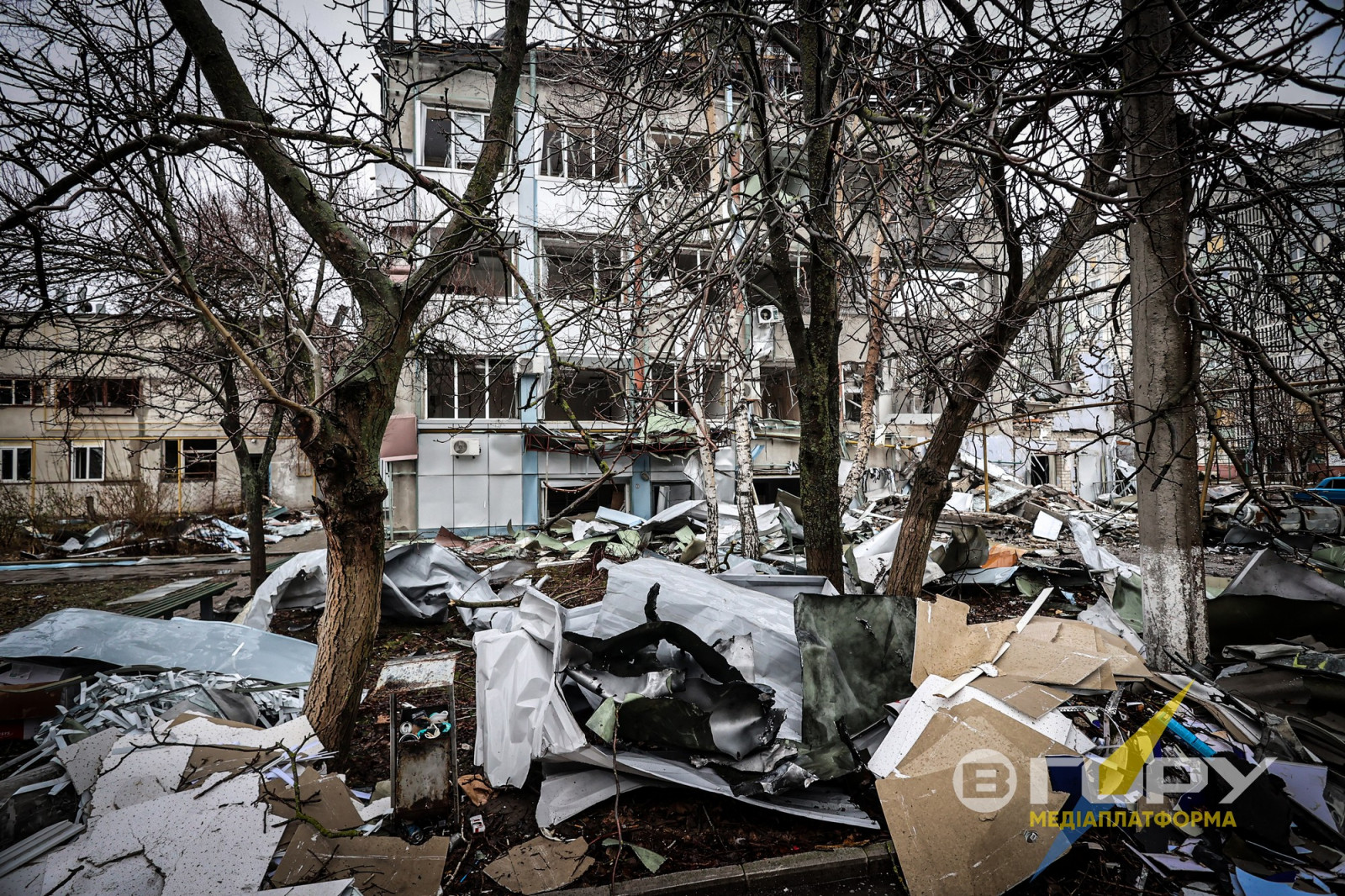 Наприкінці минулого року британські аналітики назвали Херсон найбільш обстрілюваним росіянами містом в Україні. Загалом сюди щоденно прилітає близько 50 снарядів, а інколи буває й майже 100.