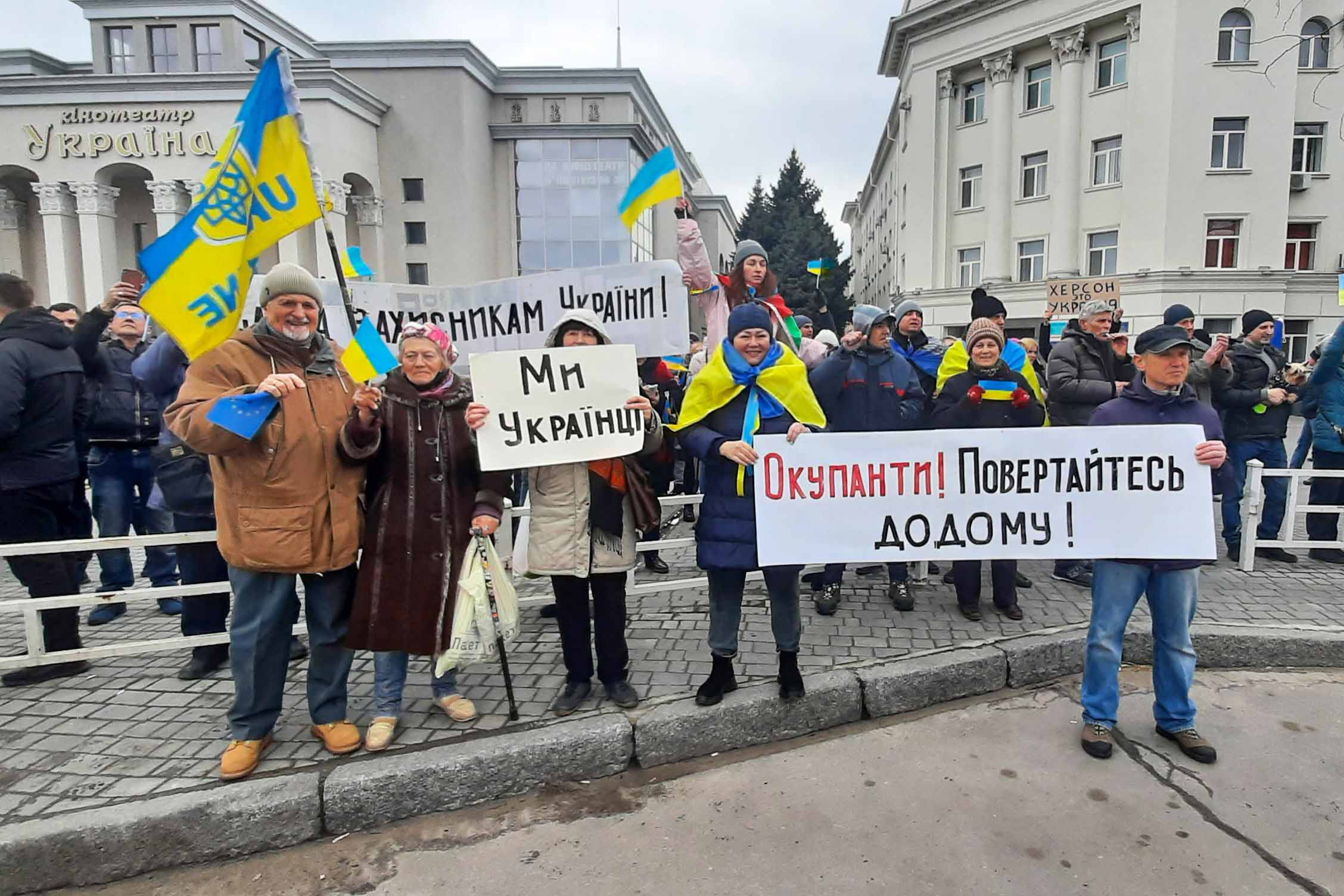 Рф це. Украинцы. Украина люди. Украинцы с флагом. Украинцы против России.
